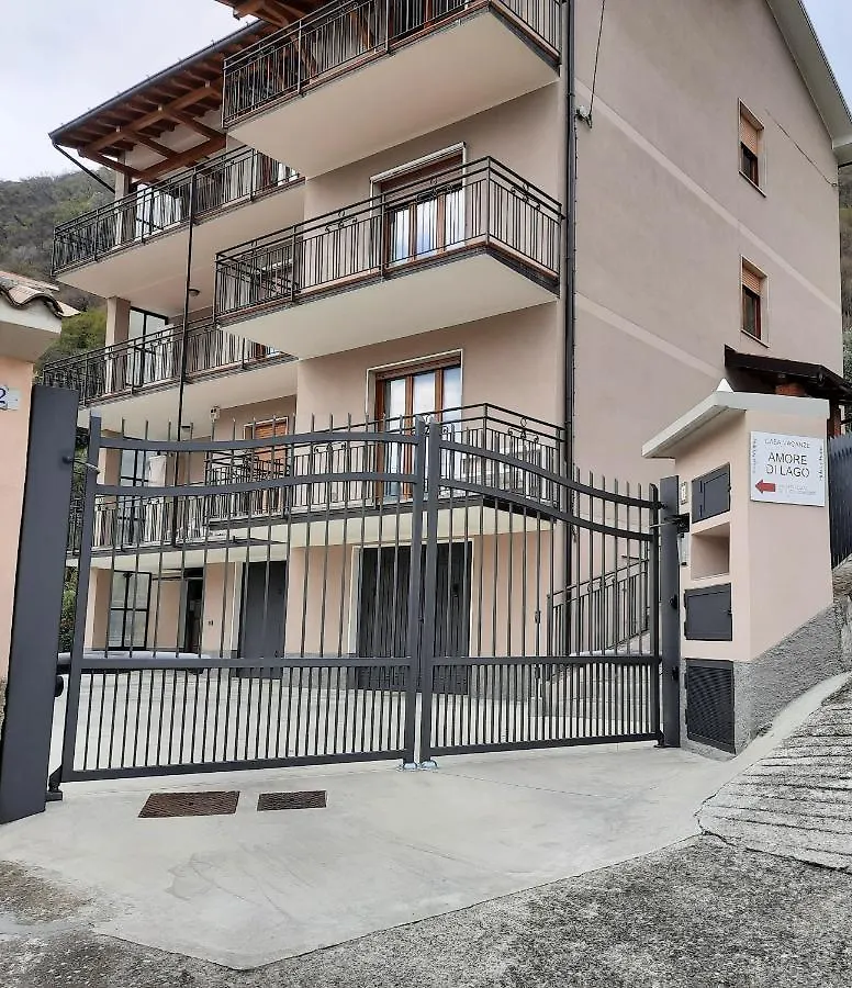 Amore di lago Tavernola Bergamasca Italia
