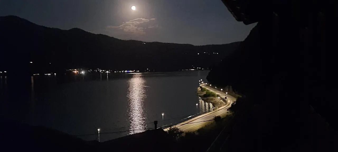 Amore di lago Tavernola Bergamasca 0*,