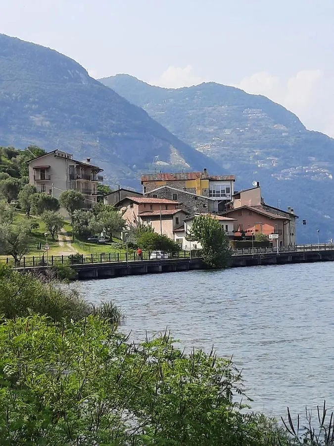 Amore Di Lago Tavernola Bergamasca Itálie